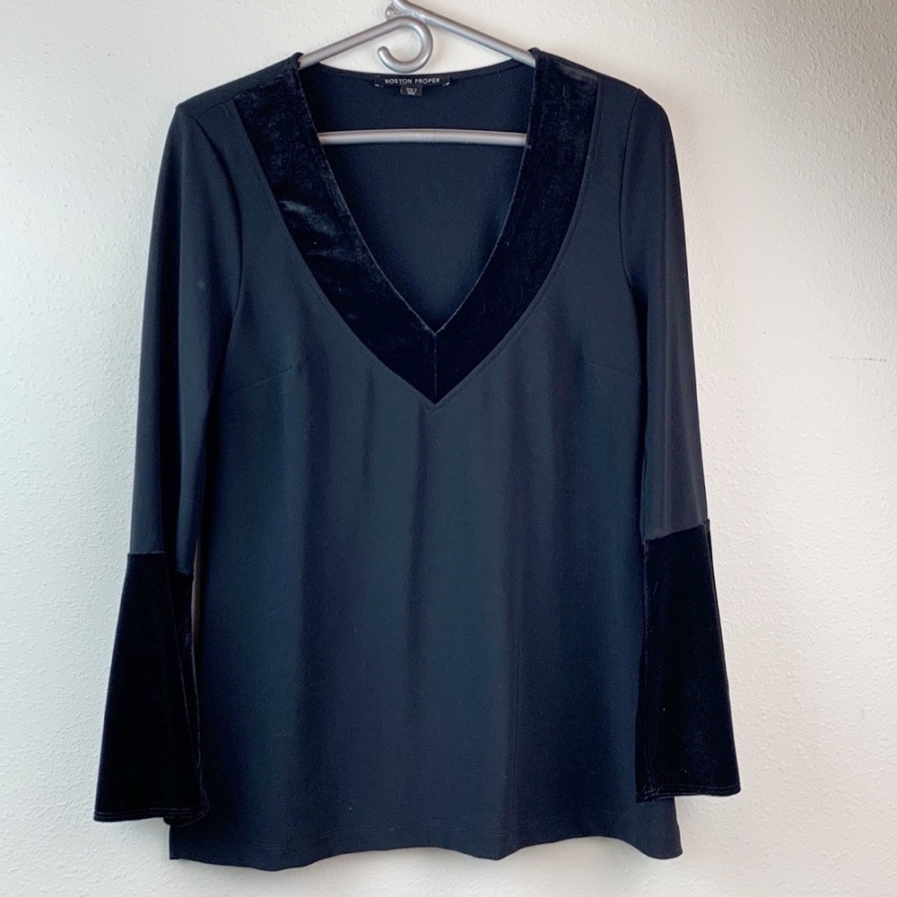 Boston Proper tailored V neck velvet & knit flare sleeve smoothing tunic top EUC